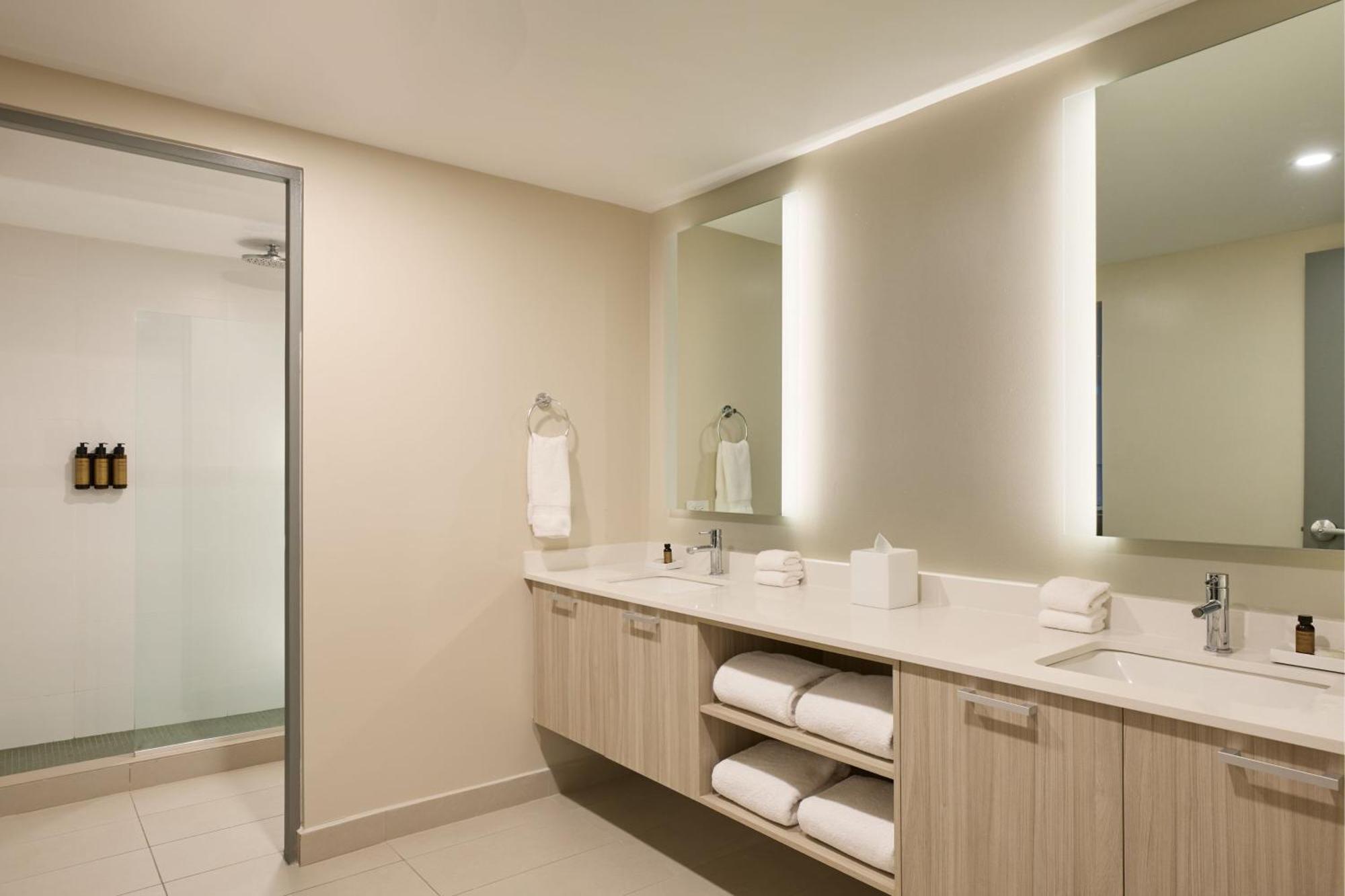 Casa Costera, Isla Verde Beach, Apartments By Marriott Bonvoy San Juan Bagian luar foto