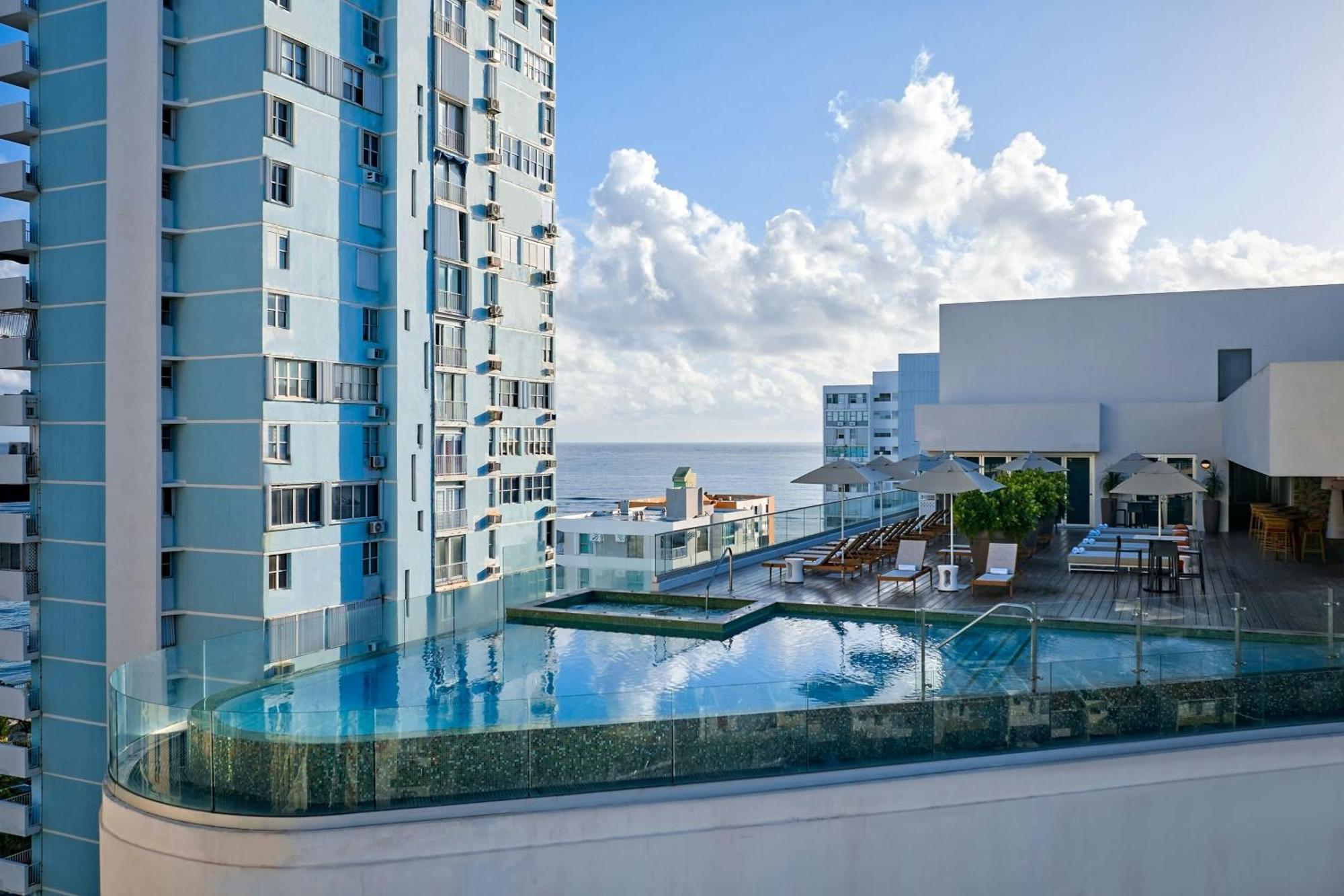 Casa Costera, Isla Verde Beach, Apartments By Marriott Bonvoy San Juan Bagian luar foto