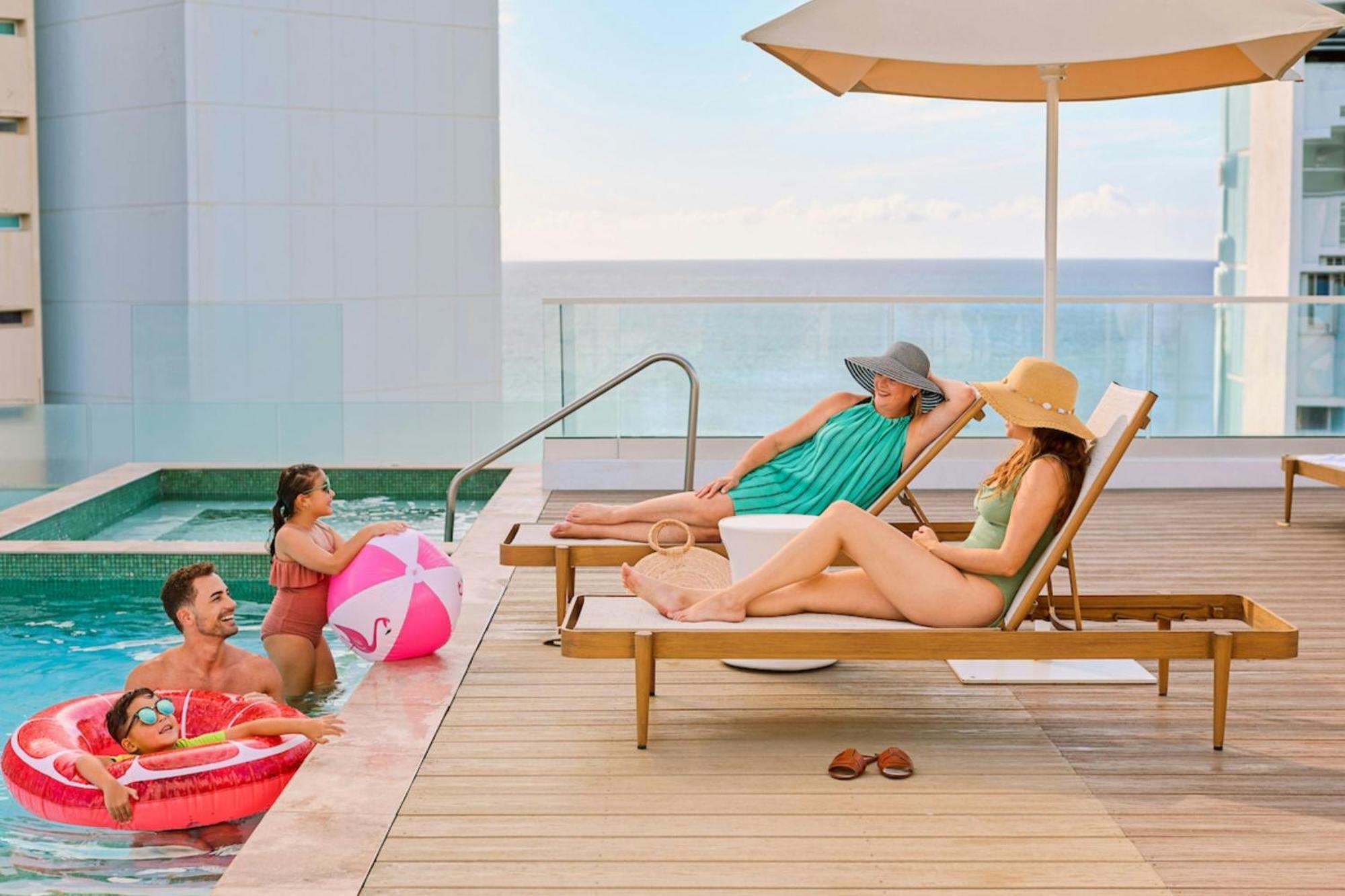 Casa Costera, Isla Verde Beach, Apartments By Marriott Bonvoy San Juan Bagian luar foto
