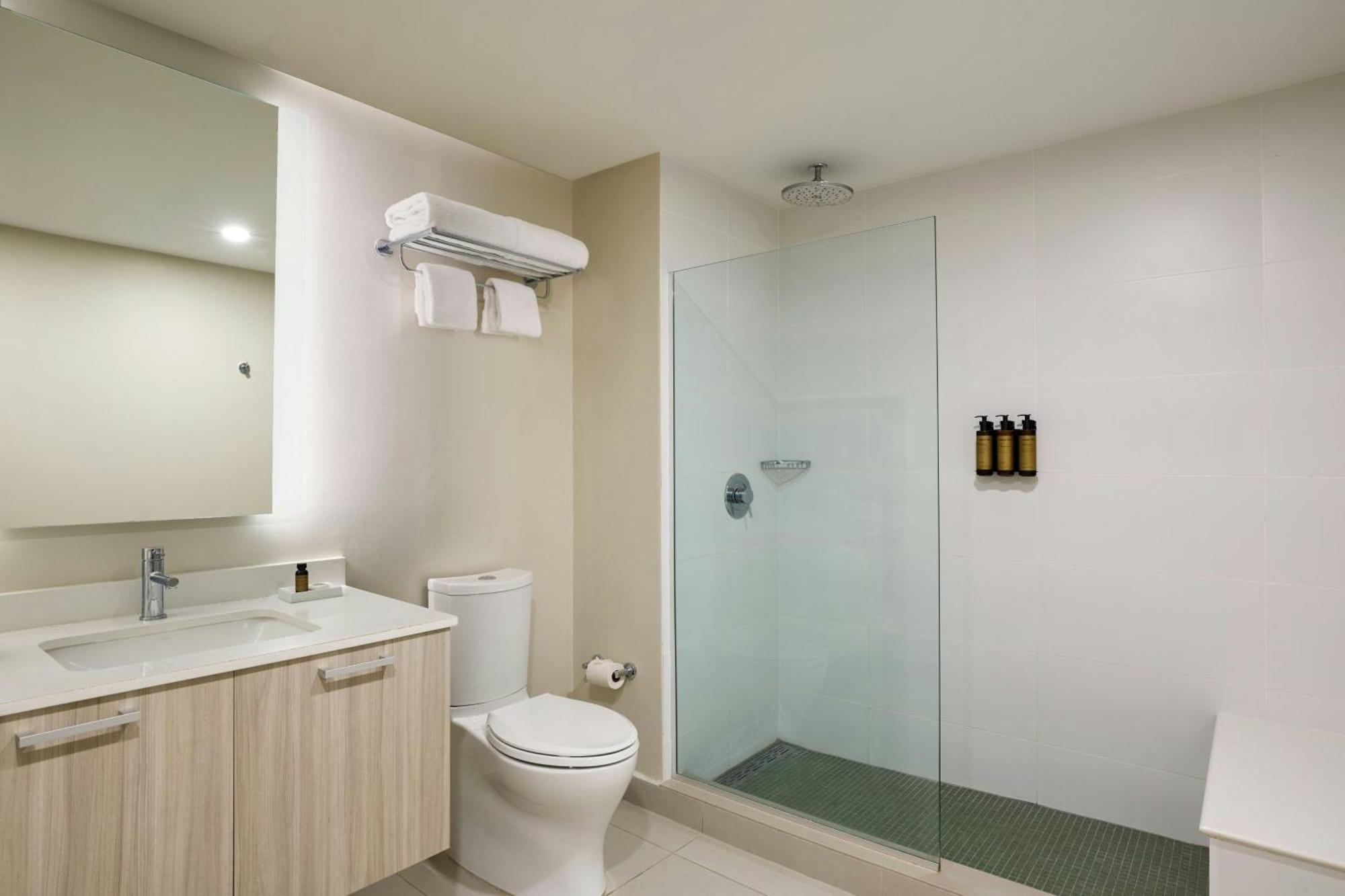 Casa Costera, Isla Verde Beach, Apartments By Marriott Bonvoy San Juan Bagian luar foto